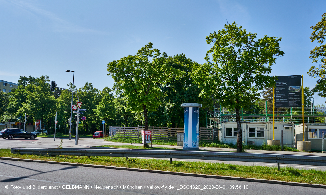 01.06.2023 - Neue Holzwände für das Haus für Kinder in Neuperlach in München
